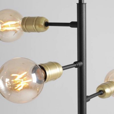 industrialna-lampa-z-widocznymi-zarowkami-metalowa-lampa-do-pokoju-w-industrialnym-stylu