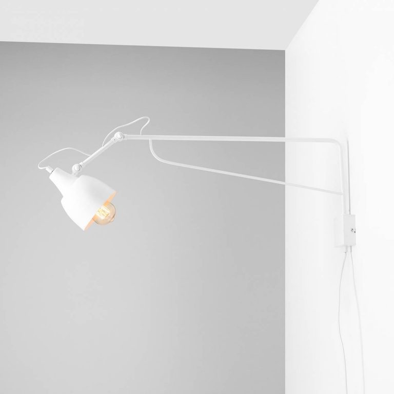 biala-lampa-scienna-z-wlacznikiem-do-pokoju