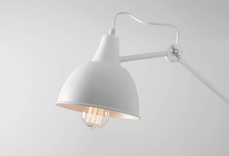 bialy-kinkiet-scienny-z-metalu