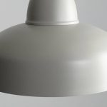metalowa-lampa-kuchenna-w-kolorze-jasno-szarym