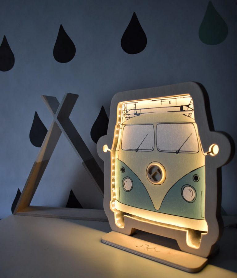 podswietlana-dekoracja-bus-retro-do-pokoju