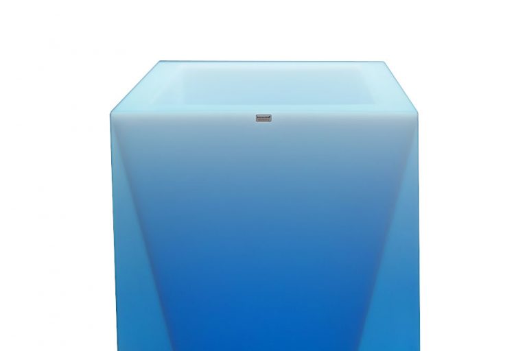 donica_nevis_led_rgb_detal_logo_niebieski