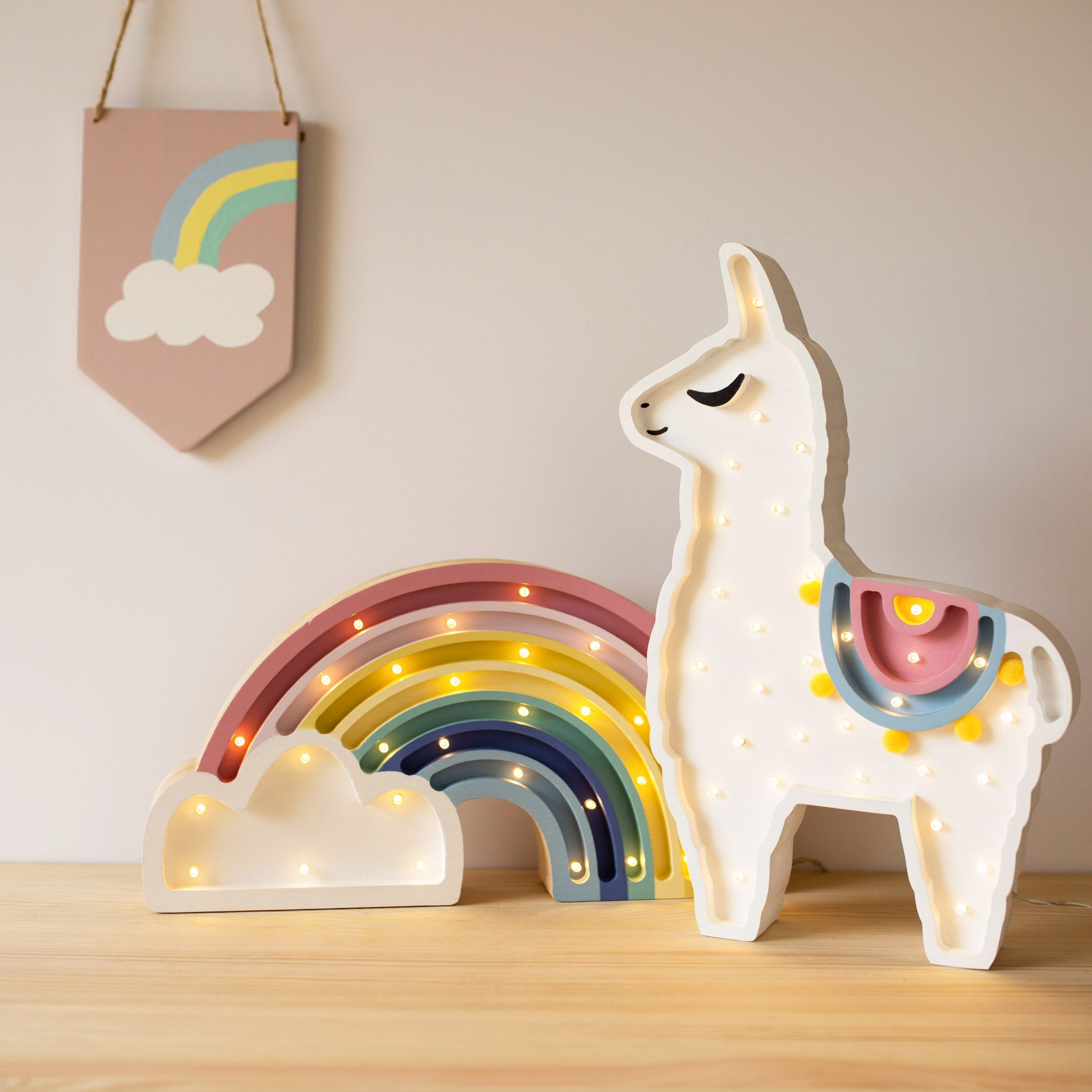 Lampka do pokoju dla dzieci Lama LED - sklep internetowy Ryssa