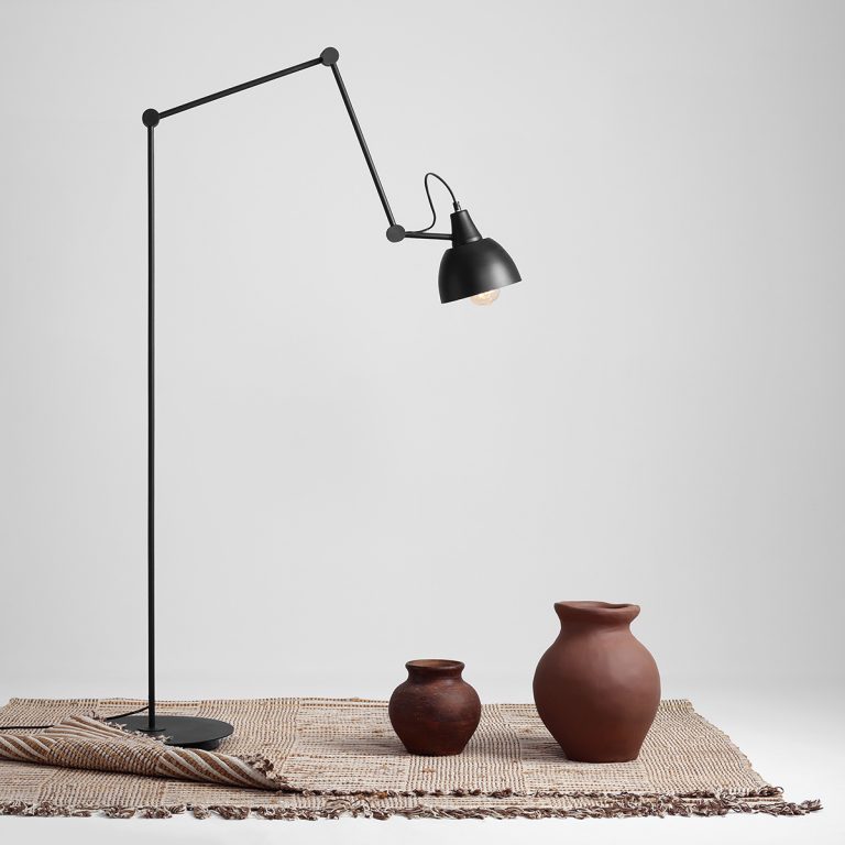 lampa-podlogowa-zginana-sklep-internetowy-z-wyposazeniem-wnetrz-ryssa-czarna-lampa-podlogowa-lampa-podlogowa-z-kloszem-nowoczesna-lampa-podlogowa