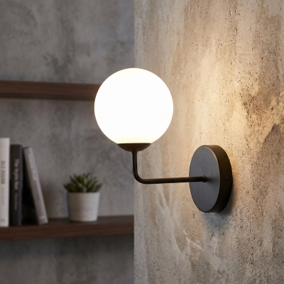 Minimalistyczna lampa ścienna Zoe