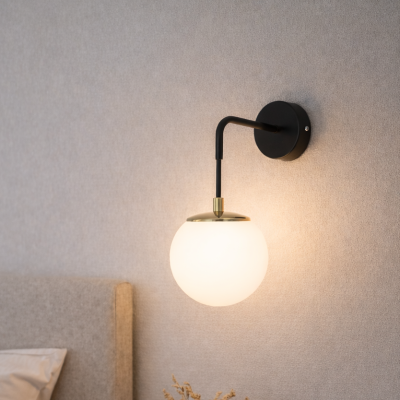 Minimalistyczna lampa ścienna Zion