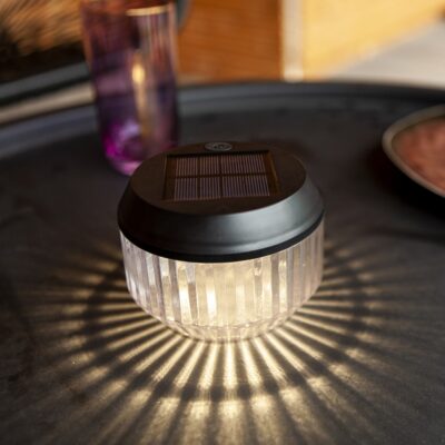 Solarna lampa stołowa Diva o transparentnej podstawie