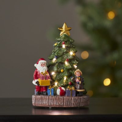 Świąteczna scenka dekoracyjna ze św. Mikołajem