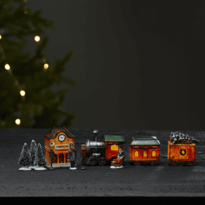 Zimowa scenka dekoracyjna z pociągiem KIDSVILLE