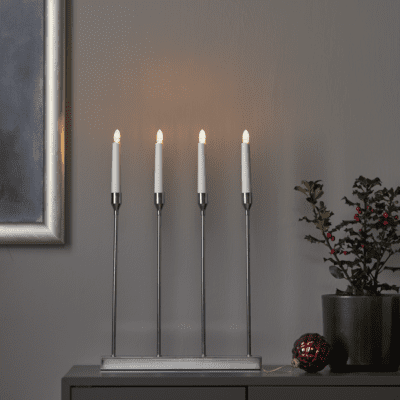 Czteropłomienny świecznik w kolorze chromu