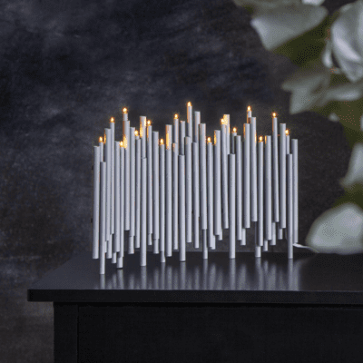 Efektowny świecznik w szarym kolorze