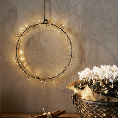 Czarny wianek do powieszenia z diodami LED o ciepłej barwie światła Nike