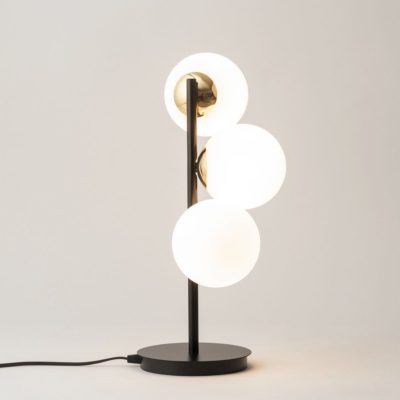 Potrójna lampa stołowa Arne 3 do salonu