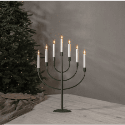 Świecznik w kolorze butelkowej zieleni