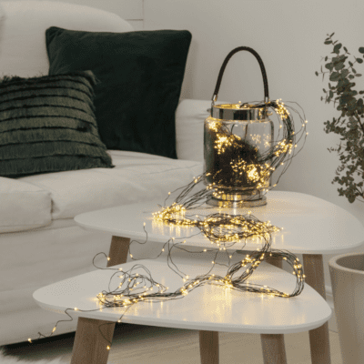 Nowoczesny łańcuch LED z czarnymi drucikami