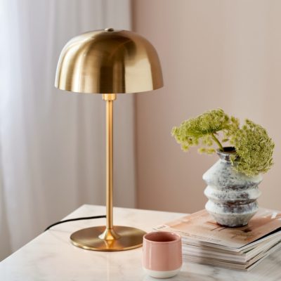 Metalowa lampa stołowa Cera o eleganckiej formie