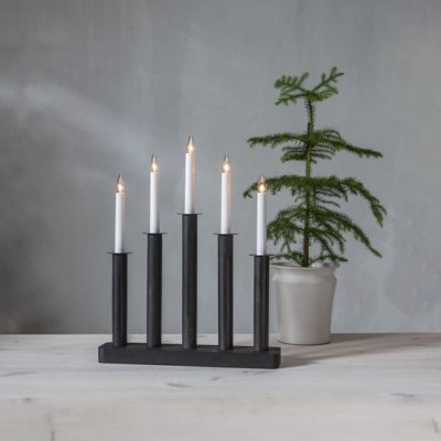Czarny świecznik na drewnianej podstawie Classy