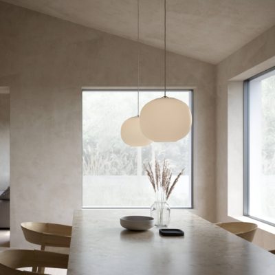 Biała lampa wisząca ze szklanym kloszem Navone