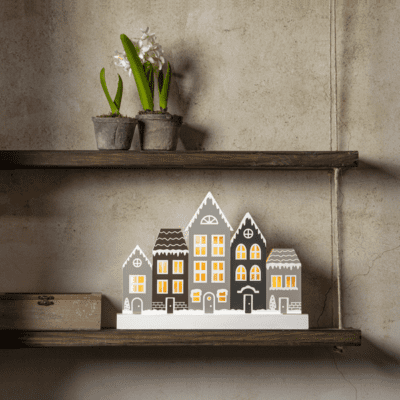 Scenka dekoracyjna zimowe domki w neutralnej kolorystyce Villa