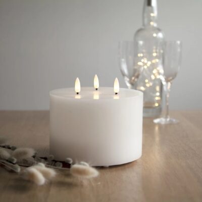 Woskowa świeca LED z potrójnym płomieniem