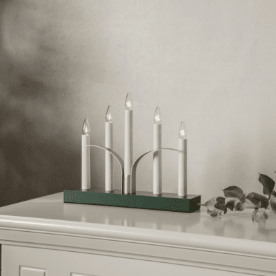 Figa Świecznik świąteczny na zielonej podstawie