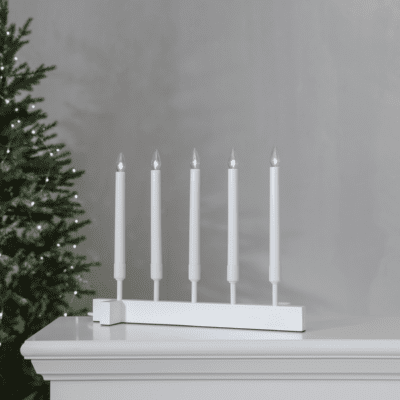 Biały świecznik świąteczny Frresia o prostym designie