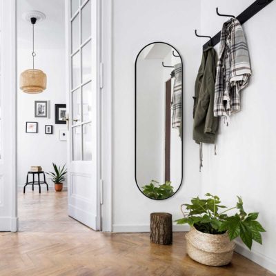 Lustro do przedpokoju z czarną ramą Ambient Slim
