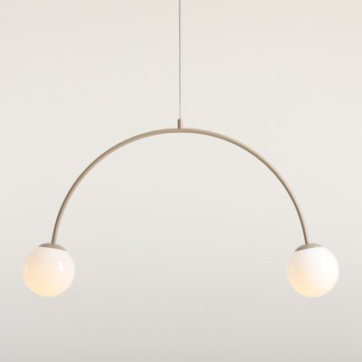 Łukowa lampa wisząca z białymi kloszami Una 2