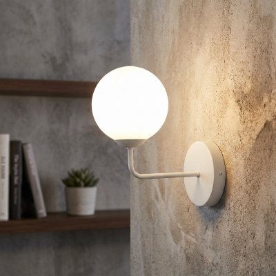 Biała lampa ścienna Zoe