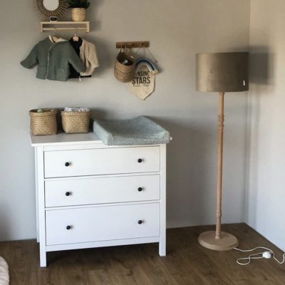 Beżowa lampa podłogowa Velvet do pokoju dziecka