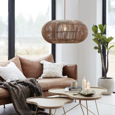 Lampa wisząca z dużym rattanowym abażurem Zuri