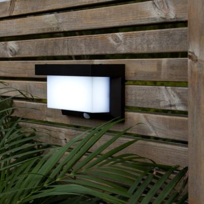 Solarny kinkiet elewacyjny Therese z czujnikiem ruchu