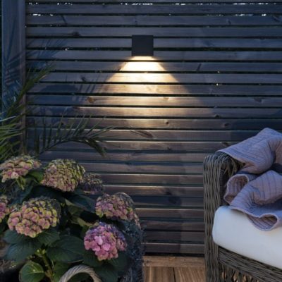 Grafitowy kinkiet solarny Anthony z czujnikiem zmierzchu