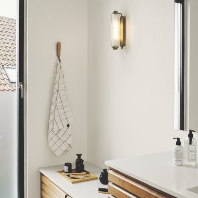 Delikatny kinkiet ścienny Nimal do łazienki