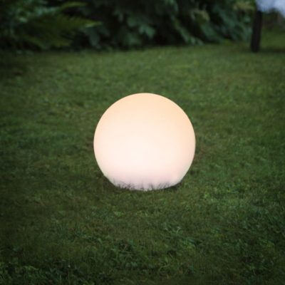 Solarna lampa dogruntowa Bridget w kształcie kuli
