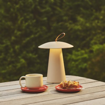 Unikatowa lampa zewnętrzna Ara To-Go w delikatnym odcieniu