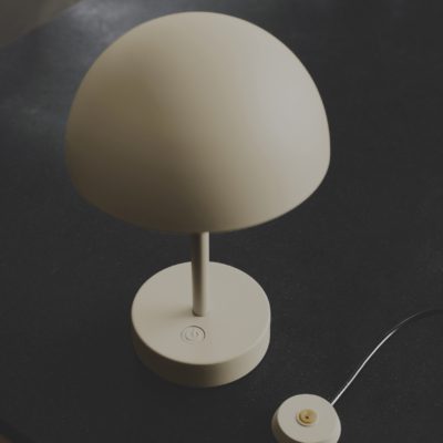 Zewnętrzna lampka stołowa Ellen To-Go w beżowym odcieniu