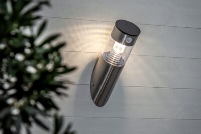 Solarne lampy elewacyjne