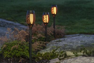 Pochodnie i słupki ogrodowe solarne