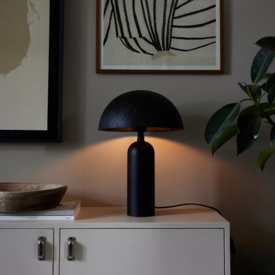 Nowoczesna lampka stołowa Carter w klasycznym kolorze