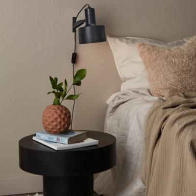 Czarny kinkiet ścienny Solo z metalowym kloszem