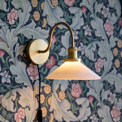 Mosiężny kinkiet ścienny Axel do salonu