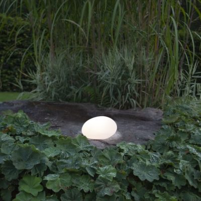 Solarny kamień ogrodowy Jewel w białym kolorze