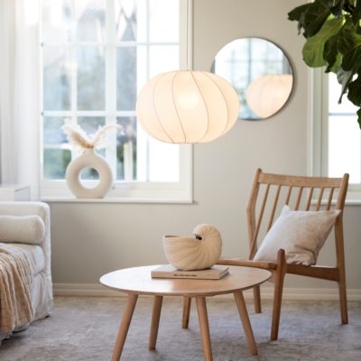 Delikatna lampa wisząca Olivia Twist w białym kolorze