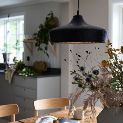 Czarna lampa wisząca Ribble w klasycznym kolorze