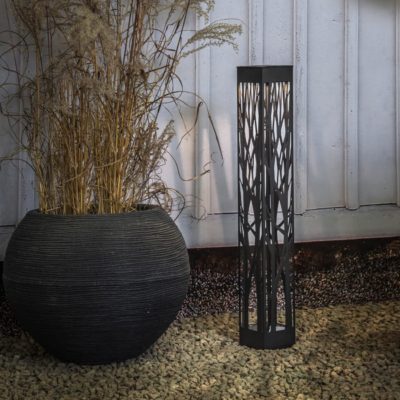 Zewnętrzna lampa solarna Anahi w czarnym kolorze