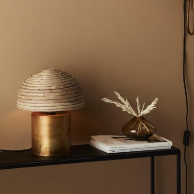 Lampka stołowa Bess o nietypowym designie