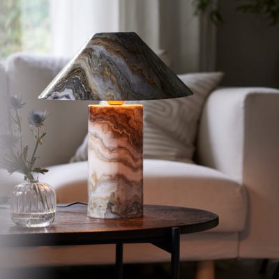 Unikatowa lampa stołowa Marnie do salonu