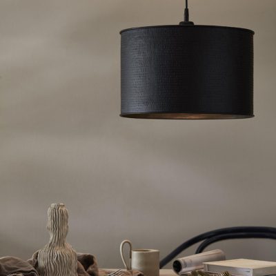 Czarna lampa wisząca Riley z wklęsłym wzorem