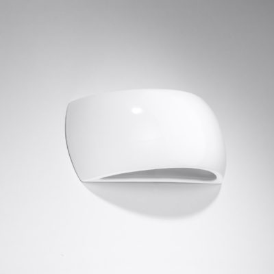 Biały kinkiet ścienny Vigdis w nowoczesnym designie